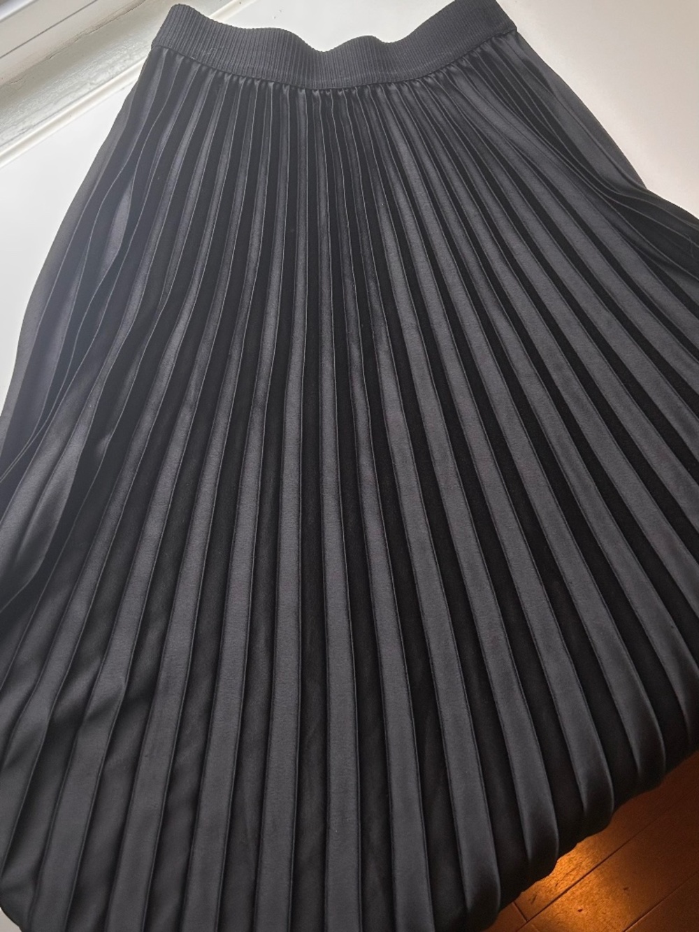 Black pleated Midi Skirt